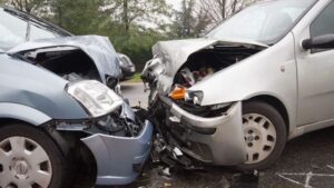 incidente stradale frontale